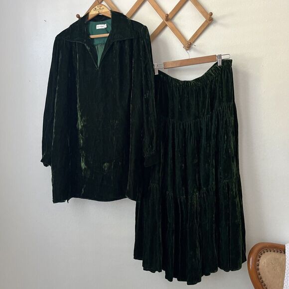 Indian Market Alfredo’s‎ Wife 2 pc green velvet skirt blouse set L RARE - Picture 1 of 8